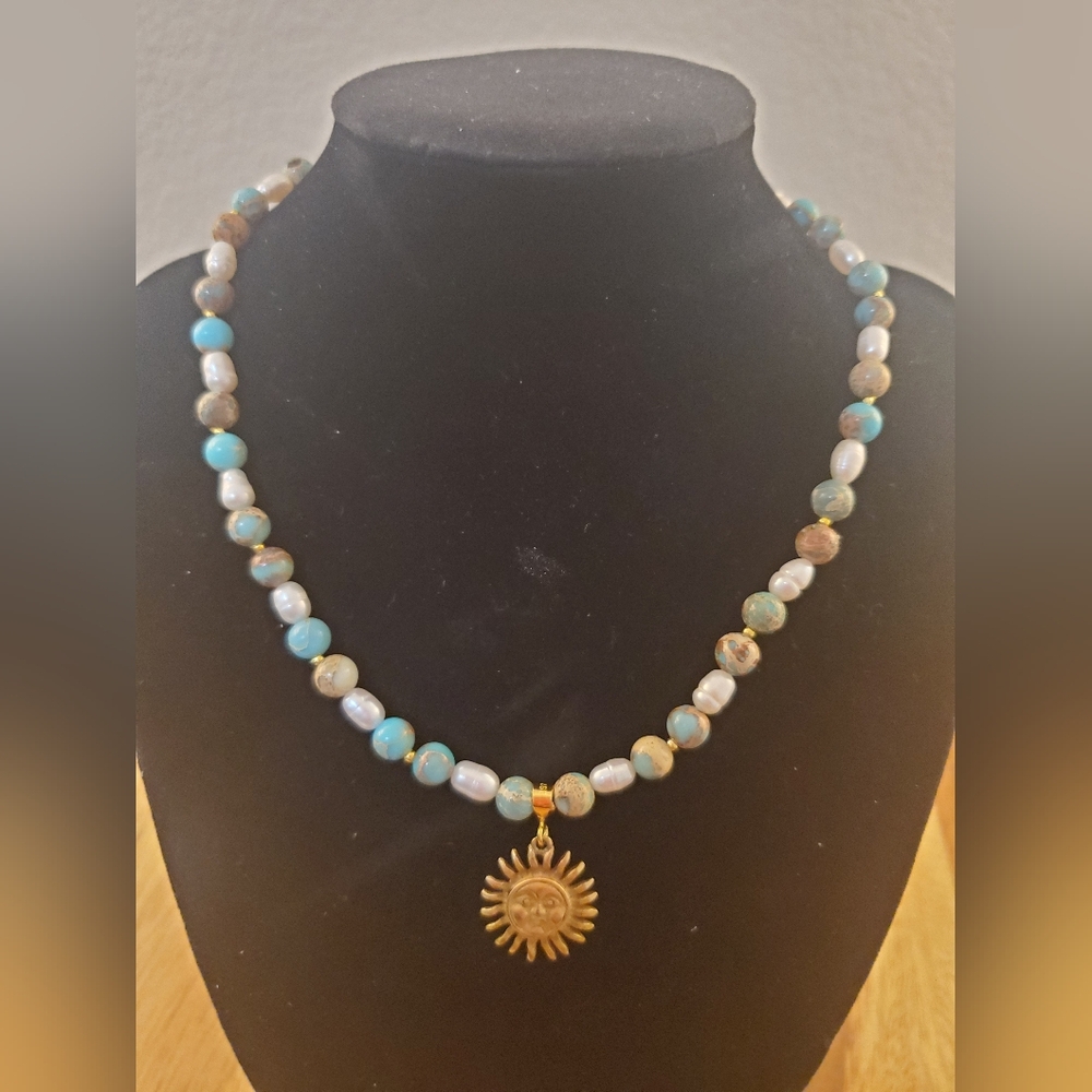 HANDMADE CHOKER OF SEMI PRECIOUS STONE NEW CONDITION!